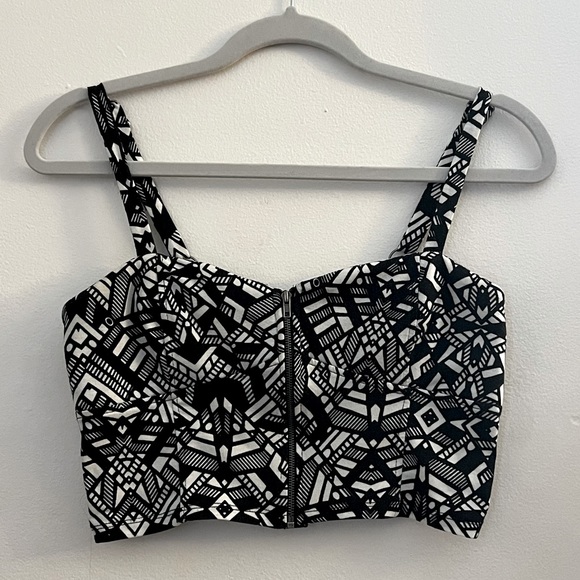 Crop Top Black and White Tribal print boho festival tribal print size me… - Picture 1 of 15